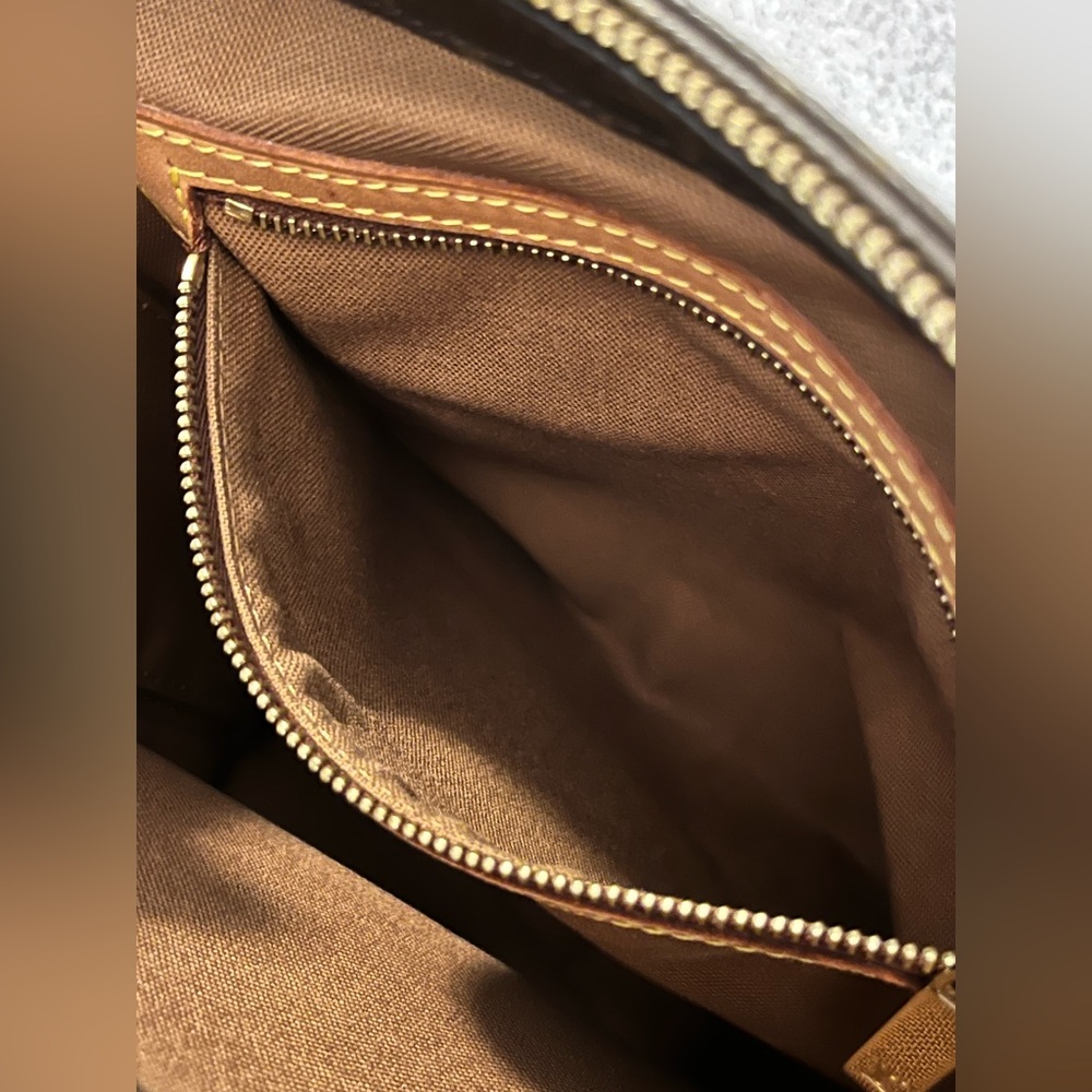 𝐋𝐨𝐮𝐢𝐬 𝐕𝐮𝐢𝐭𝐭𝐨𝐧 Monogram Canvas Classic Vintage Piano Tote - Picture 10 of 15